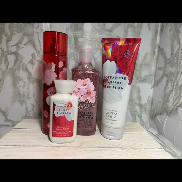 Bath & Body Works Accessories - Christmas Gift Bundles